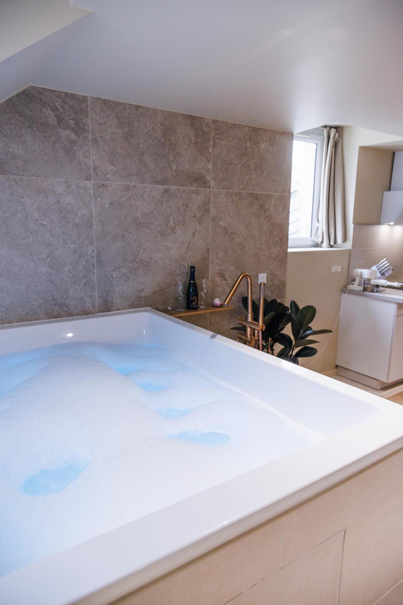 Eden Room - Luxe, Balneo & Sauna Le Mans Kültér fotó